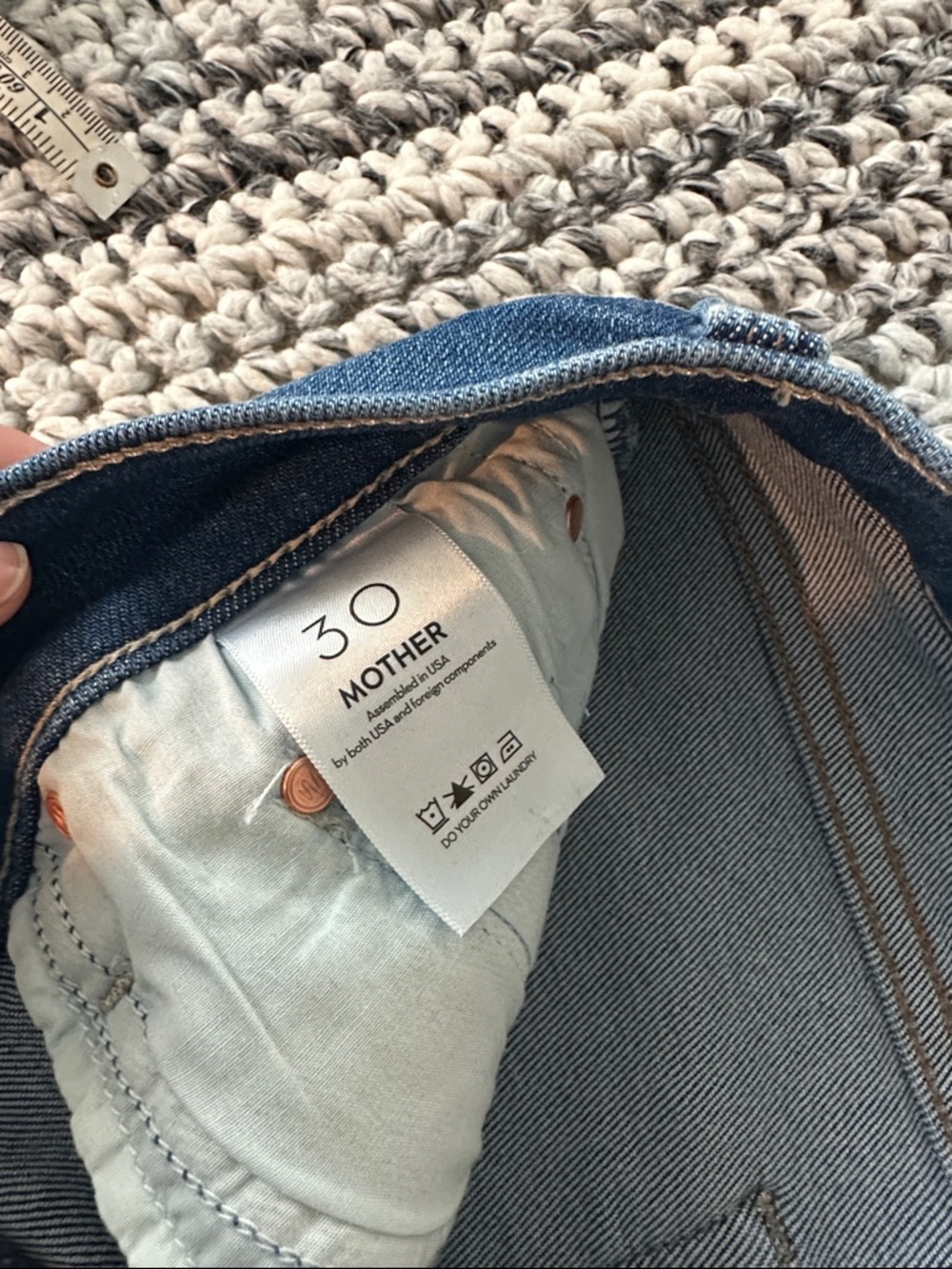 MOTHER Skinny Jeans in Medium Blue Wash - Picture 2 of 4